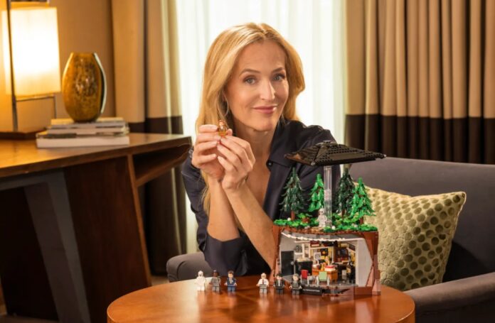 Gillian-Anderson-lego.jpg